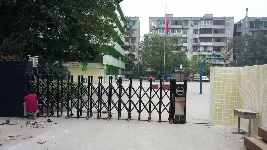 广州黄埔区广州黄埔区深圳市伸缩门